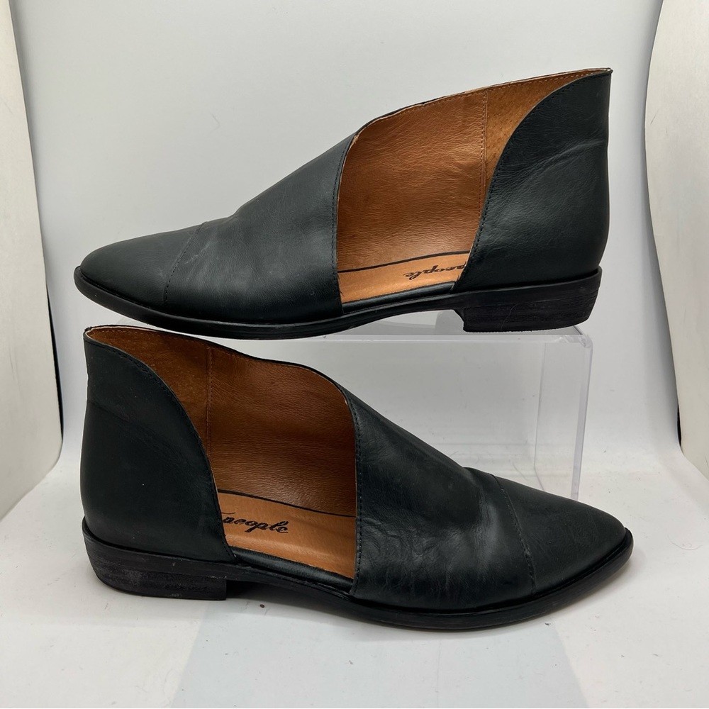 Free People Sz 37 Royale Flats Black Cutout Pointed Toe Ankle Boots Women US 7